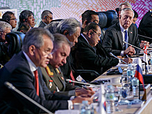 Глава Пентагона не решился подойти к Шойгу на Филиппинах