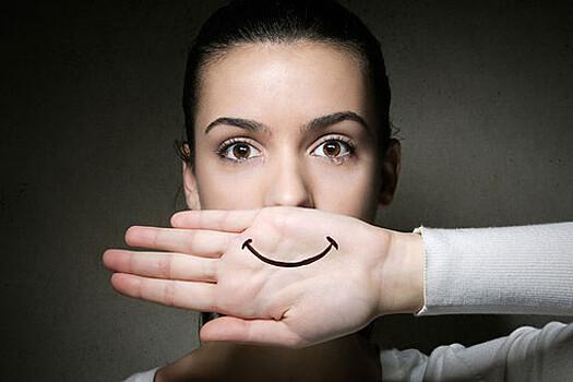 Выяснилось, что фальшивая улыбка улучшает настроение