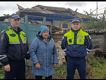 В Оренбургской области инспекторы ДПС спасли из горящего дома 86-летнюю пенсионерку