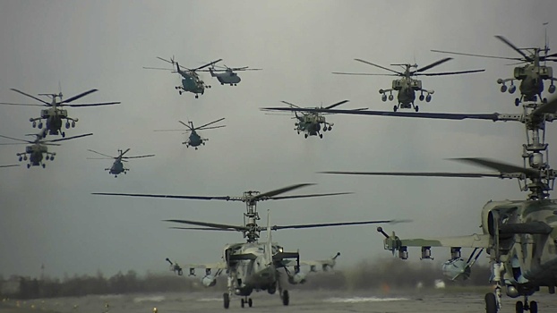 Все небо в вертолетах: опубликованы кадры тренировки к воздушному Параду Победы в Петербурге