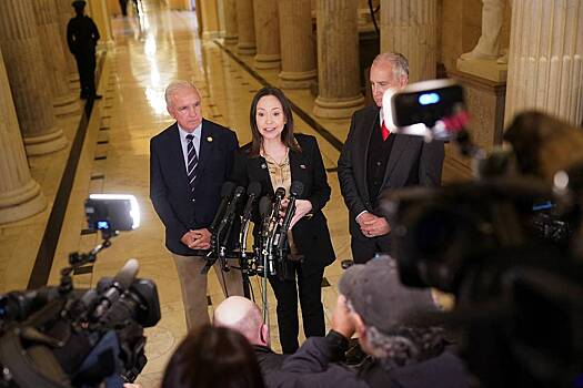 Конгресс США предложил «очень милую женщину» на пост президента Венесуэлы. Что о ней известно и почему Трамп ее недолюбливает?