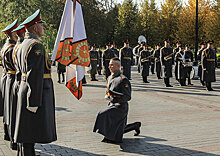 В Москве прошел торжественный ритуал прощания военнослужащих Преображенского полка, увольняемых в запас, с Боевым знаменем