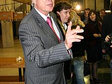 Телеведущего Владимира Молчанова снова госпитализировали с сильными болями в животе