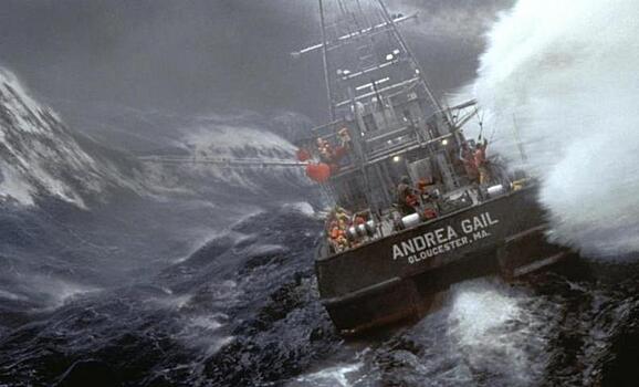 Волны-убийцы раз в полтора года уничтожают огромные суда