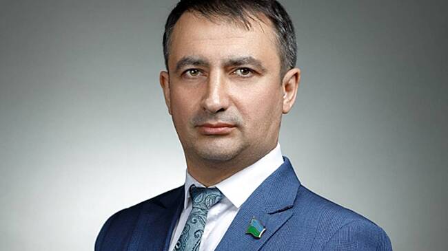 Стало известно о возможном отъезде из России назвавшего ХМАО родиной мигрантов депутата