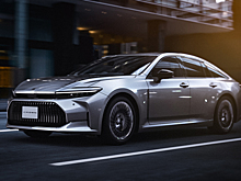 Toyota запускает продажи седана Crown нового поколения