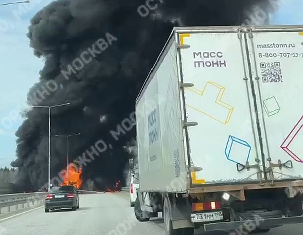 На трассе в Подмосковье загорелся грузовик