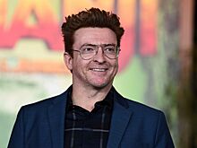 Риз Дэрби сыграет ведущую роль в историческом комедийном сериале Тайки Вайтити