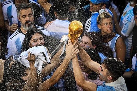 Президент Аргентины объявил 20 декабря выходным днем, чтобы люди могли встретить сборную страны после победы на ЧМ