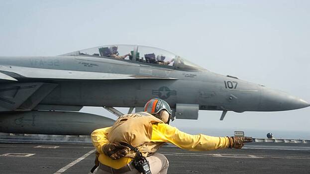 Американский истребитель F-18 упал в море с авианосца «Гарри Трумэн»