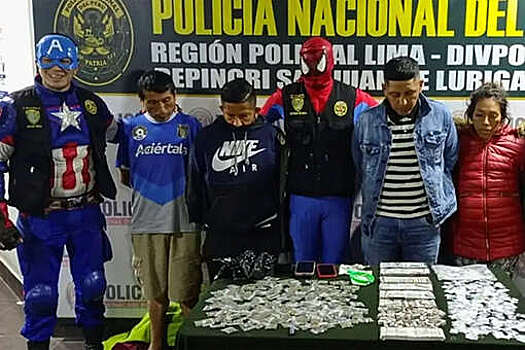 В Перу полицейские в костюмах Человека-паука и Тора арестовали банду наркоторговцев