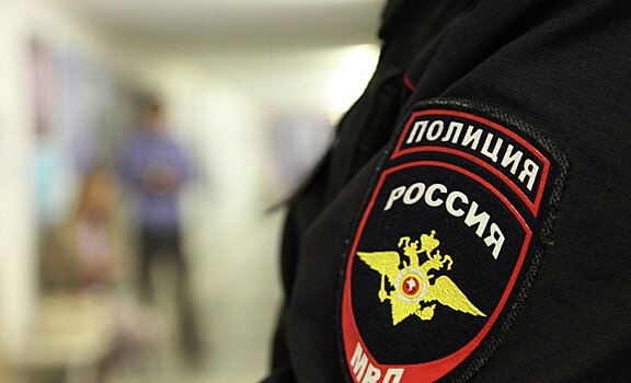 Коммерсант выбрался из запертого контейнера на дне котлована