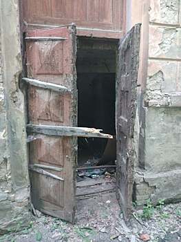 В энгельсской Лётке разграбляют не до конца расселенный дом