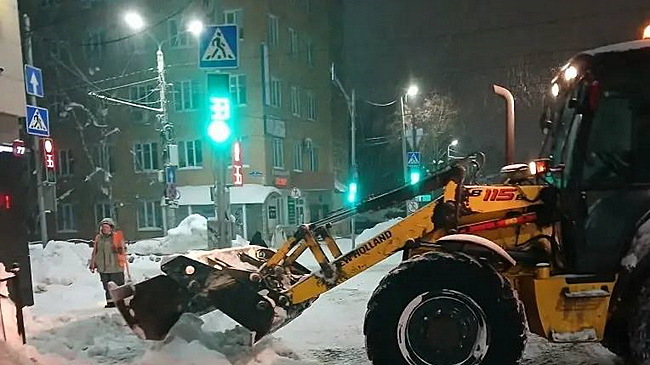 Ночью снег вывезут с 14 улиц Калуги