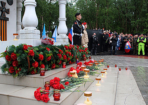 Воины-североморцы почтили память жертв Великой Отечественной войны