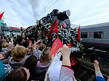 В Новосибирске 7 мая торжественно встретили ретропоезд «Эшелон Победы»