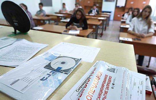 Выпускники российских школ сдадут ЕГЭ по физике и литературе