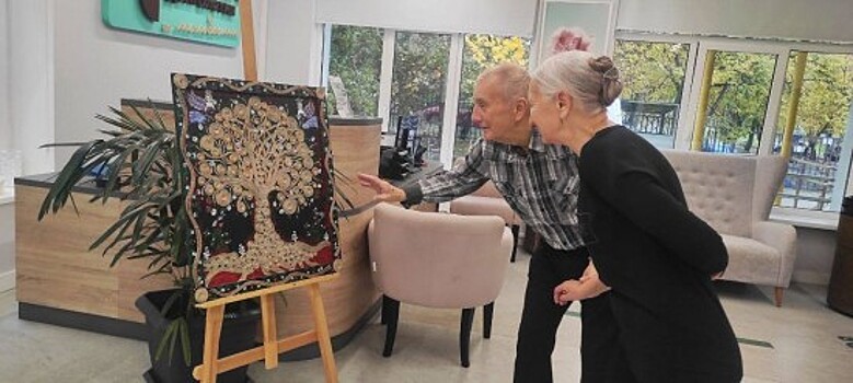 В ЦМД «Ясенево» открылась выставка коллажей и панно художницы Марины Яковлевой