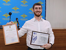 Красноярца наградили за задержание мужчины с автоматом