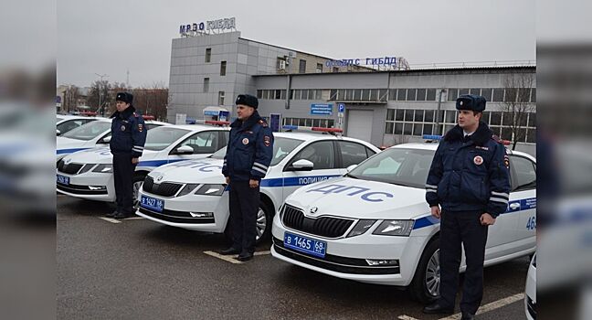 Сотрудникам ГИБДД Омска вручили ключи от новых патрульных автомобилей
