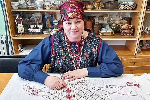 Ко Дню России сибирские мастерицы вышили карту Омской области