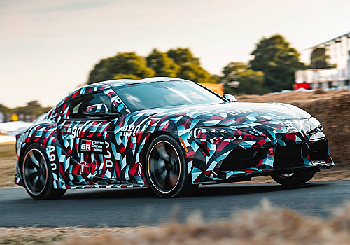 Новую Toyota Supra впервые показали в движении