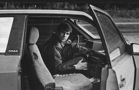 На чем ездит король шансона Александр Новиков