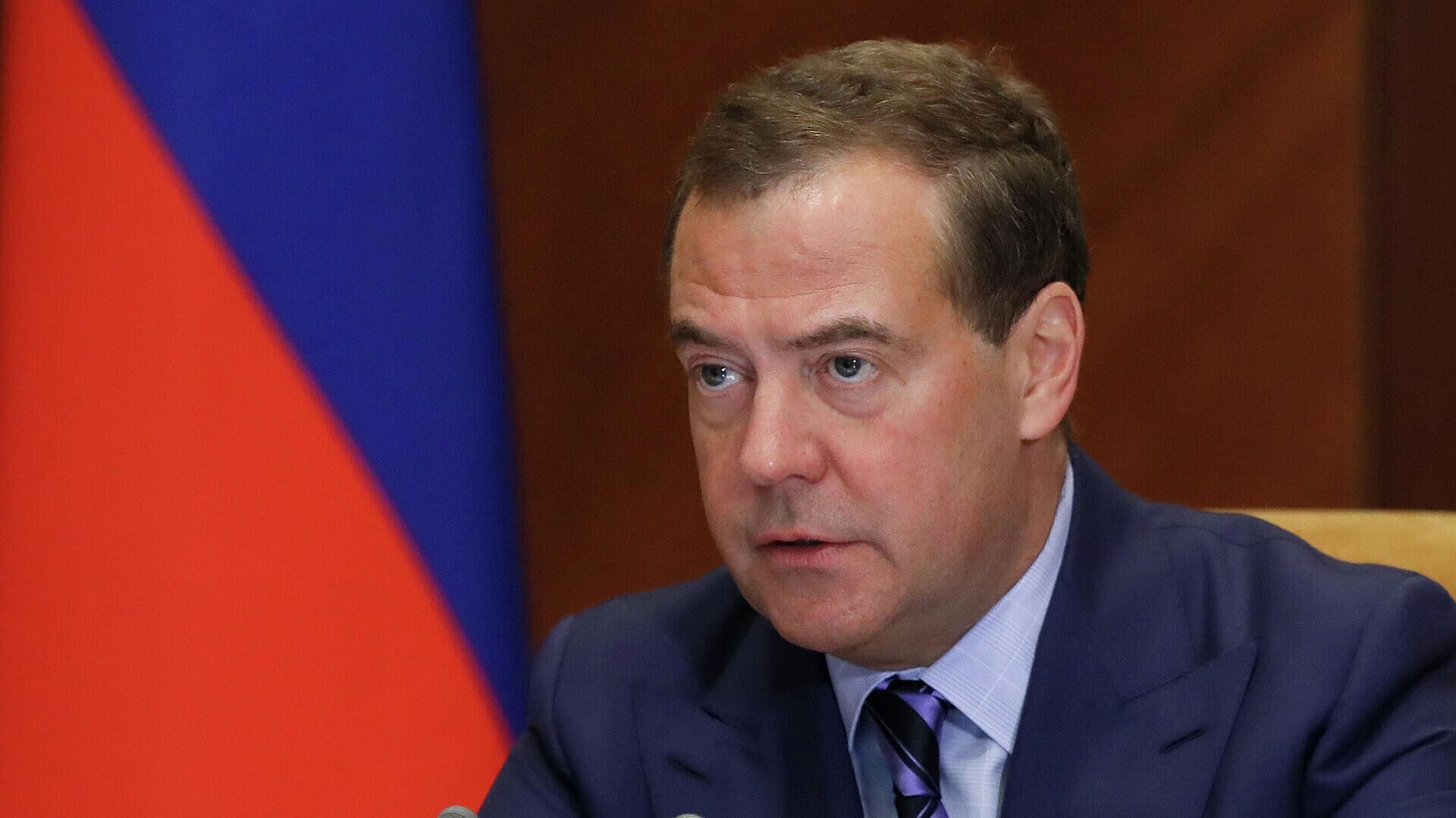 Медведев пригрозил перестать поставлять газ в Европу