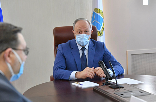 Валерий Радаев жестко потребовал закончить строительство Елшанской больницы в срок