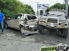 «Меня подрезал автобус»: во Владивостоке произошло жесткое ДТП с участием внедорожника