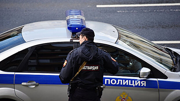 Ударивший ножом пассажира в Москве водитель украл у него две тысячи евро