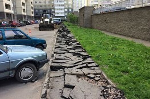 Ненужный ремонт? Зачем на юге Петербурга сняли почти новые тротуары