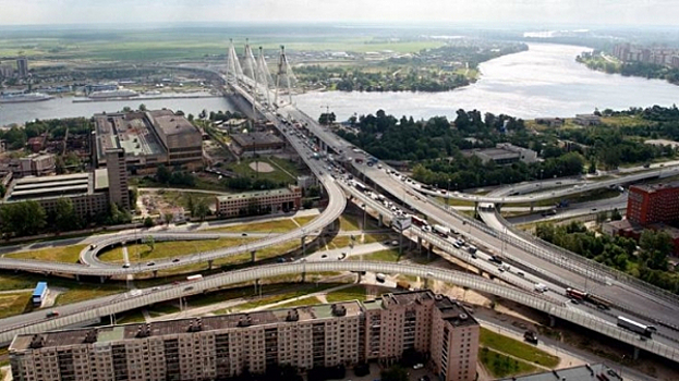 Названа причина многокилометровой пробки на КАД в Петербурге