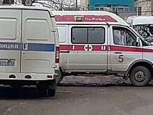 В Москве при столкновении легковушки и грузовика погиб человек