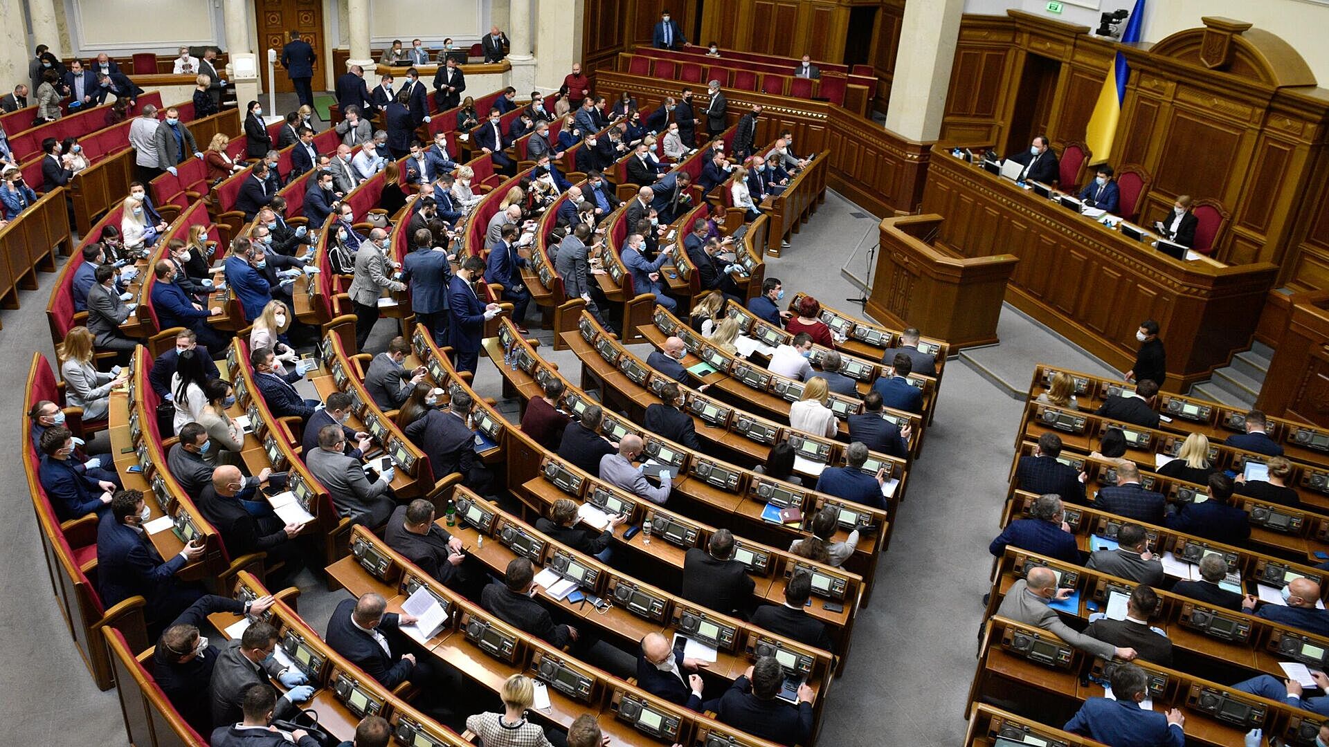 Верховная рада продлила военное положение на Украине