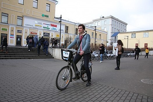 Жители Академического района смогут кататься на велосипеде до конца ноября