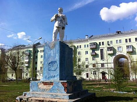 В Казань вернут памятник Орджоникидзе. Легенда гласит, что это переделанный Сталин