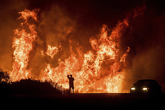 Лесной пожар добрался до Лос-Анджелеса