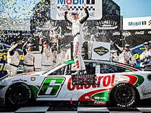 Исход гонки NASCAR Cup Series решило столкновение лидеров за 10 кругов до финиша