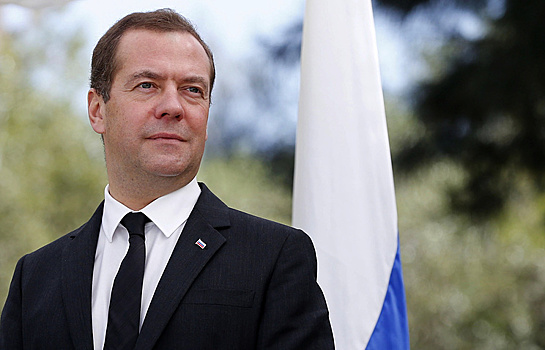 Медведев поздравил российских лыжниц с бронзой ОИ