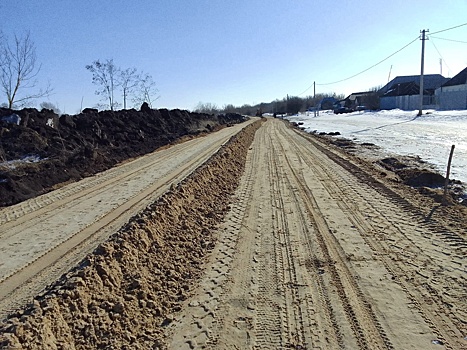 В селе Верхнее Гуторово Курского района строят дорогу к школе