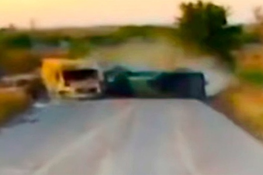 Пикап ВСУ перевернулся, пытаясь уклониться от дрона