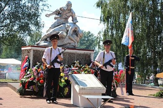 В Кромах установили бюсты полных кавалеров ордена Славы