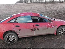 На Ставрополье Mazda вылетела в поле и перевернулась