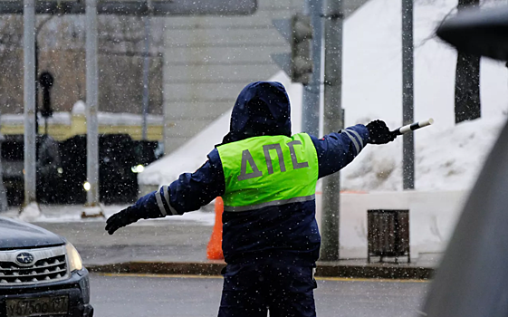 Автобус с вахтовиками въехал в лесовоз в Томской области