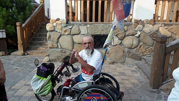 Российский Ник Вуйчич: Анапу посетил путешественник, лишенный руки и ног (видео)