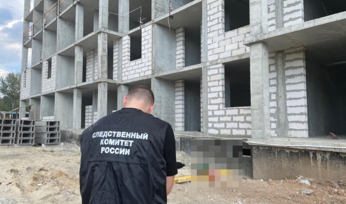 В Волгограде рабочий погиб при падении с высоты на стройплощадке