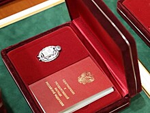 Владимир Путин наградил водителя и агронома из Саратовской области