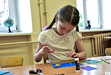 Сотрудники Дворца культуры городского округа Щербинка организуют мастер-класс для детей
