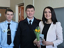 В Республике Марий Эл автоинспекторы и общественники продолжают поздравлять автоледи